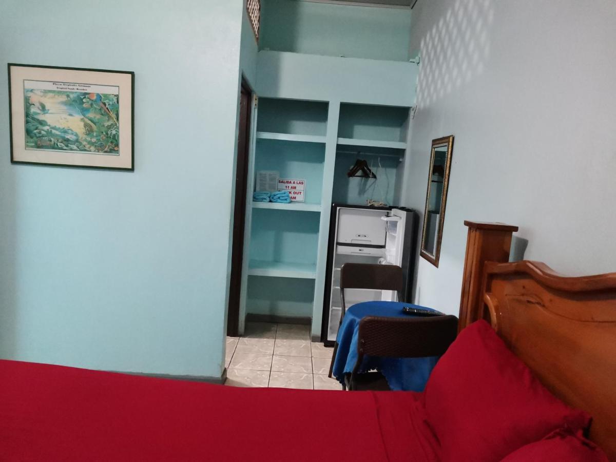 Cabinas Mitchaelle'S Puerto Viejo de Talamanca Exteriör bild