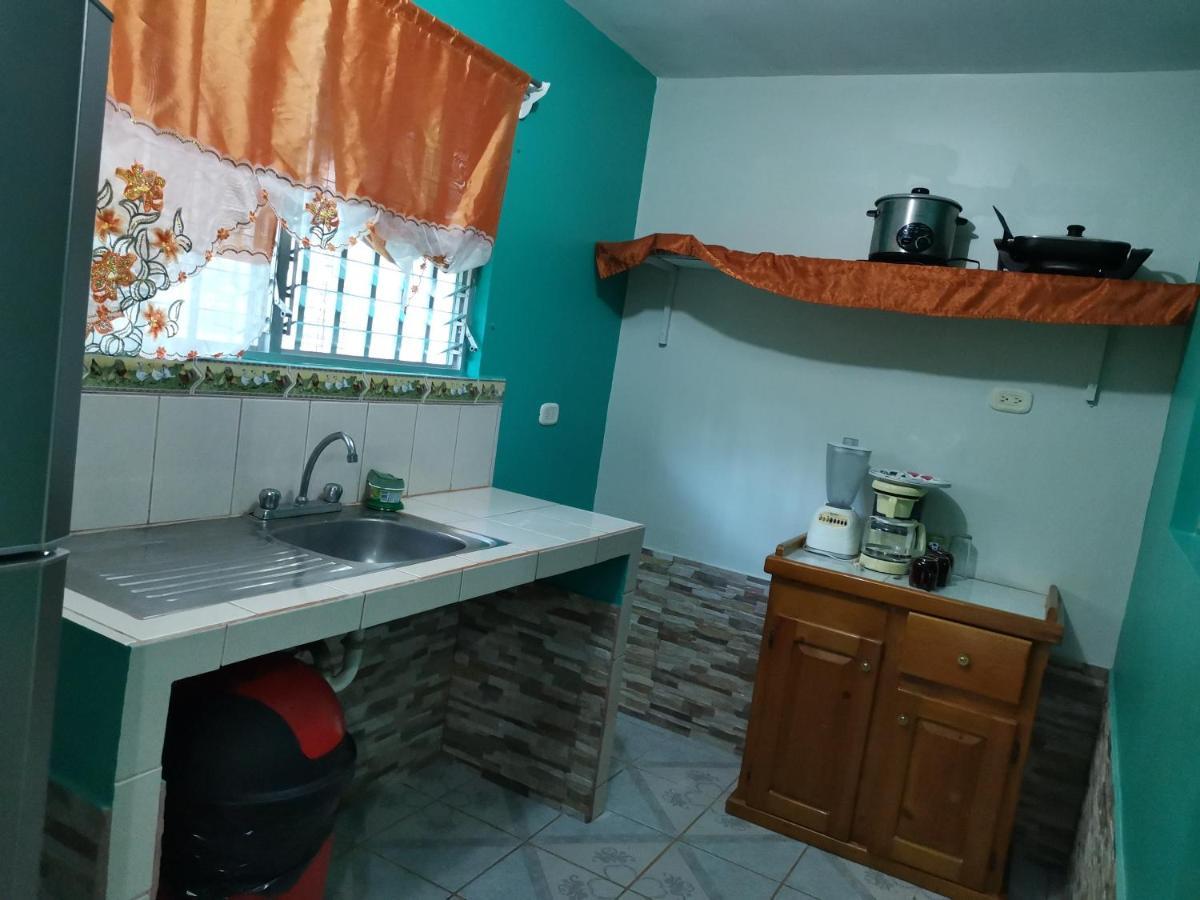 Cabinas Mitchaelle'S Puerto Viejo de Talamanca Exteriör bild