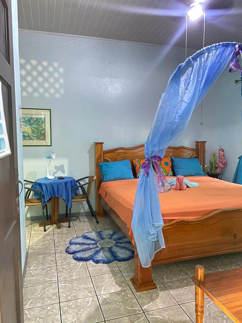 Cabinas Mitchaelle'S Puerto Viejo de Talamanca Exteriör bild